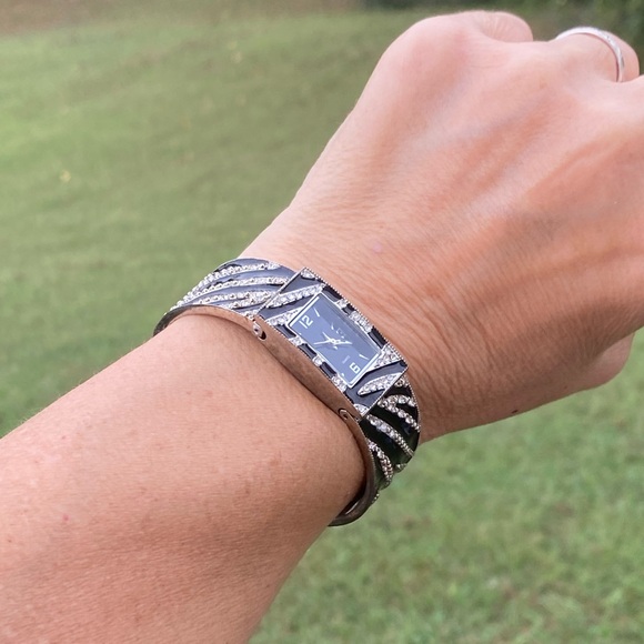 Zebra striped fashion cuff watch Black enamel with marcasite japan movement - Picture 7 of 13